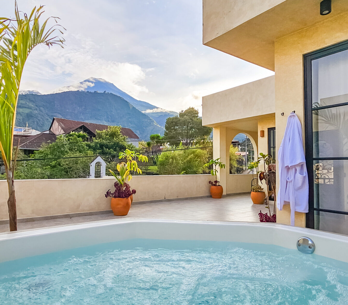 Should I Hire a Photographer for My Vacation Rental? Pros & Cons